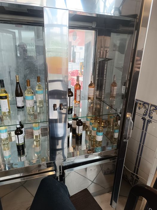 Vende se vitrine expositora refrigerada em Inox