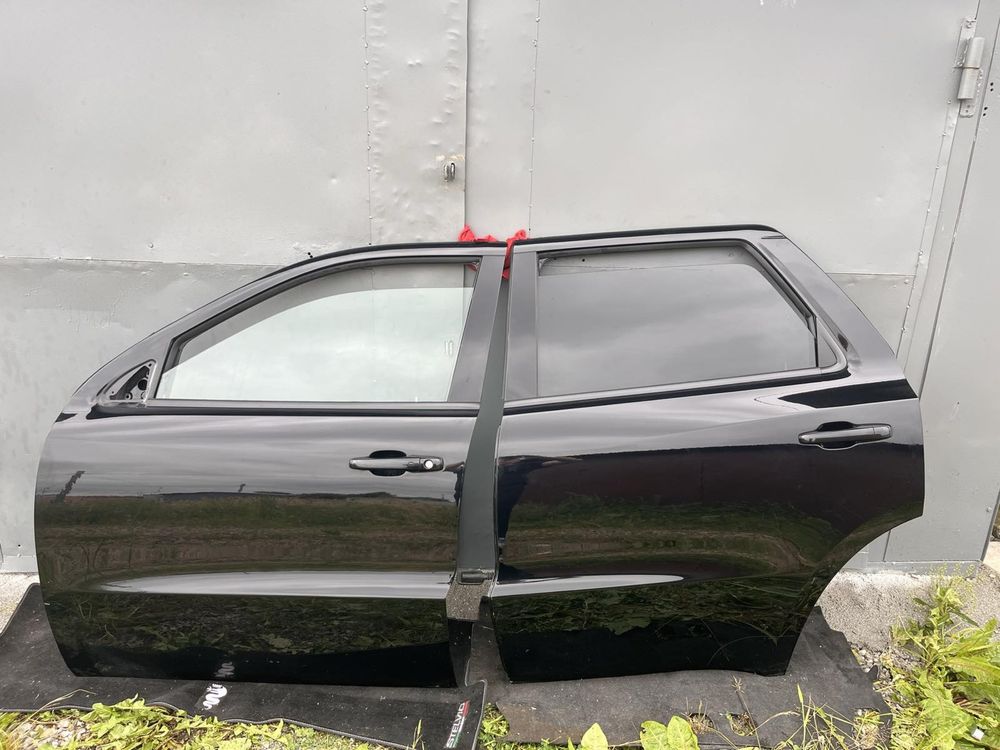 Двері Dodge Durango