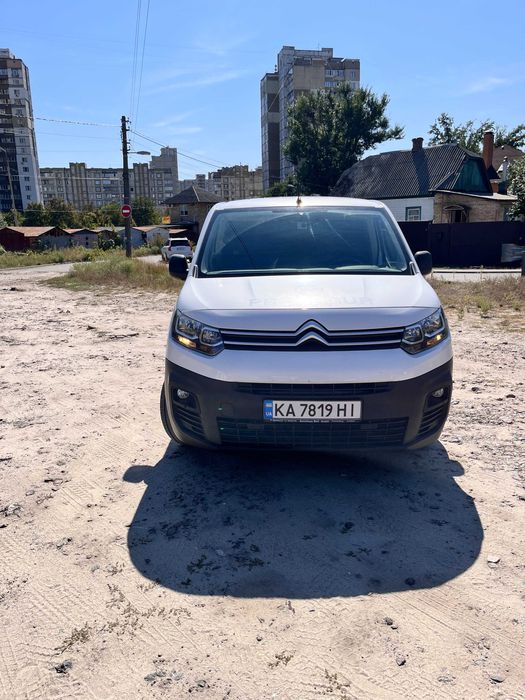 Продам свій автомобіль Citroen Berlingo 2019