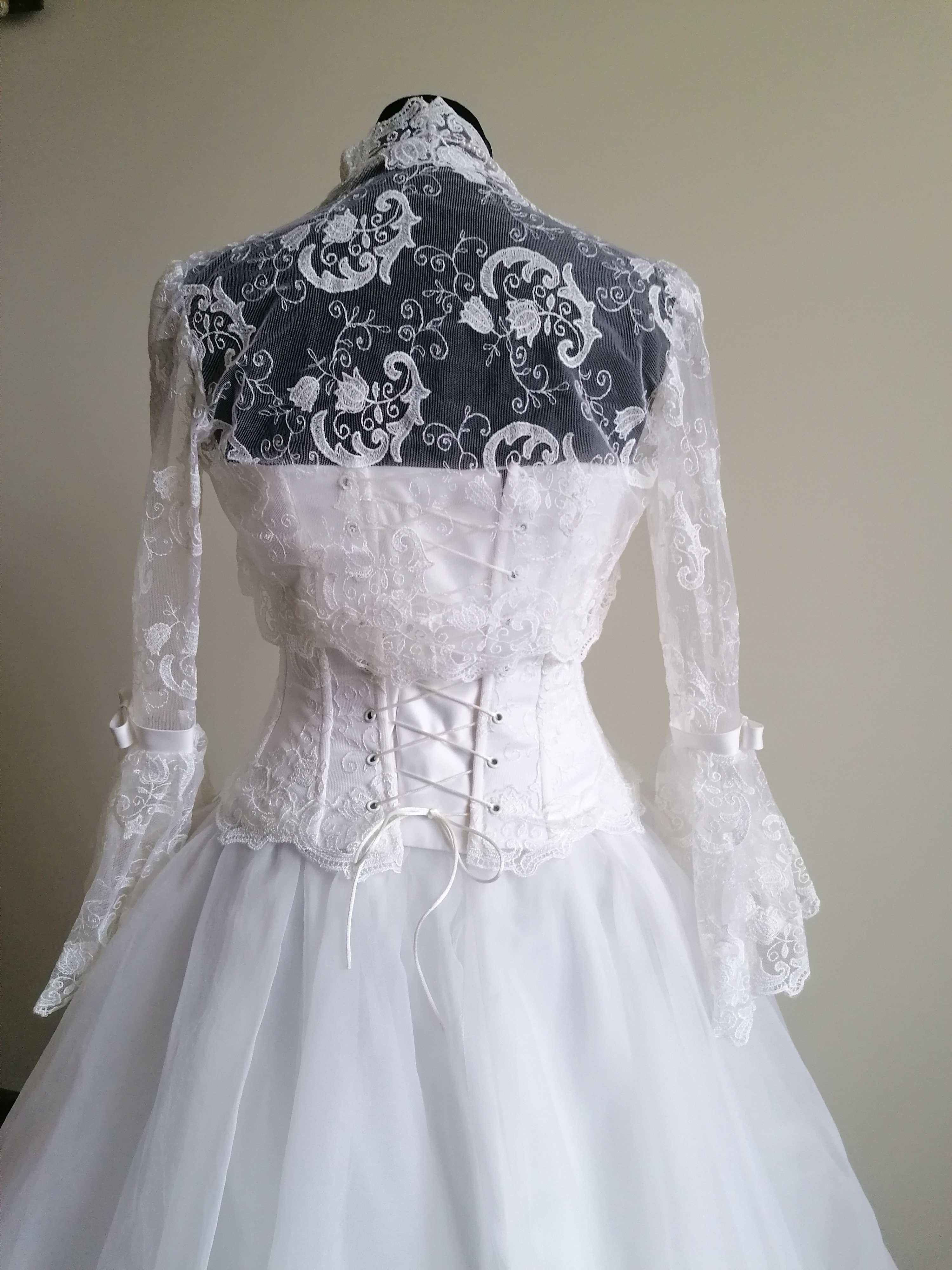 Suknia ślubna w kolorze białym