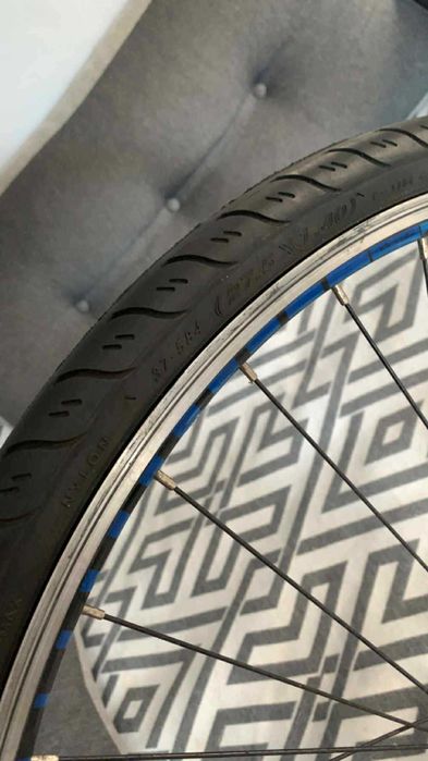 Koło do roweru szosowego z oponą