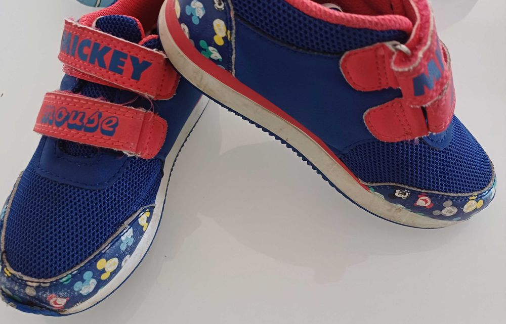 Sapatilhas Mickey tamanho 26 em bom estado