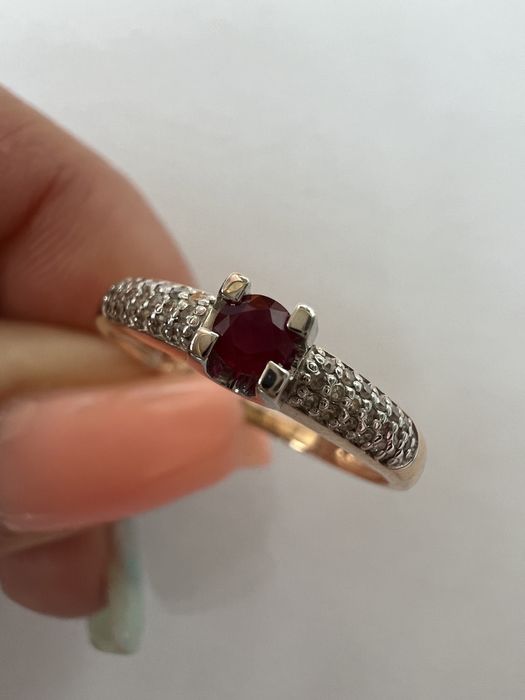 Золотое кольцо с бриллиантами и рубином р.17,5 красное золото 585 пр