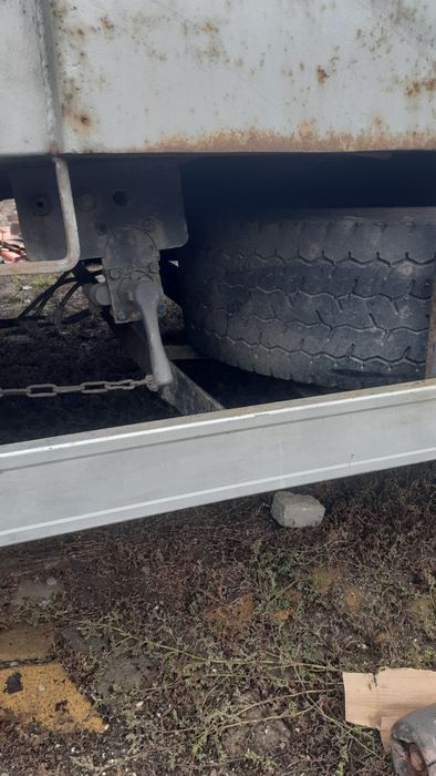 Напівпричеп платформа.