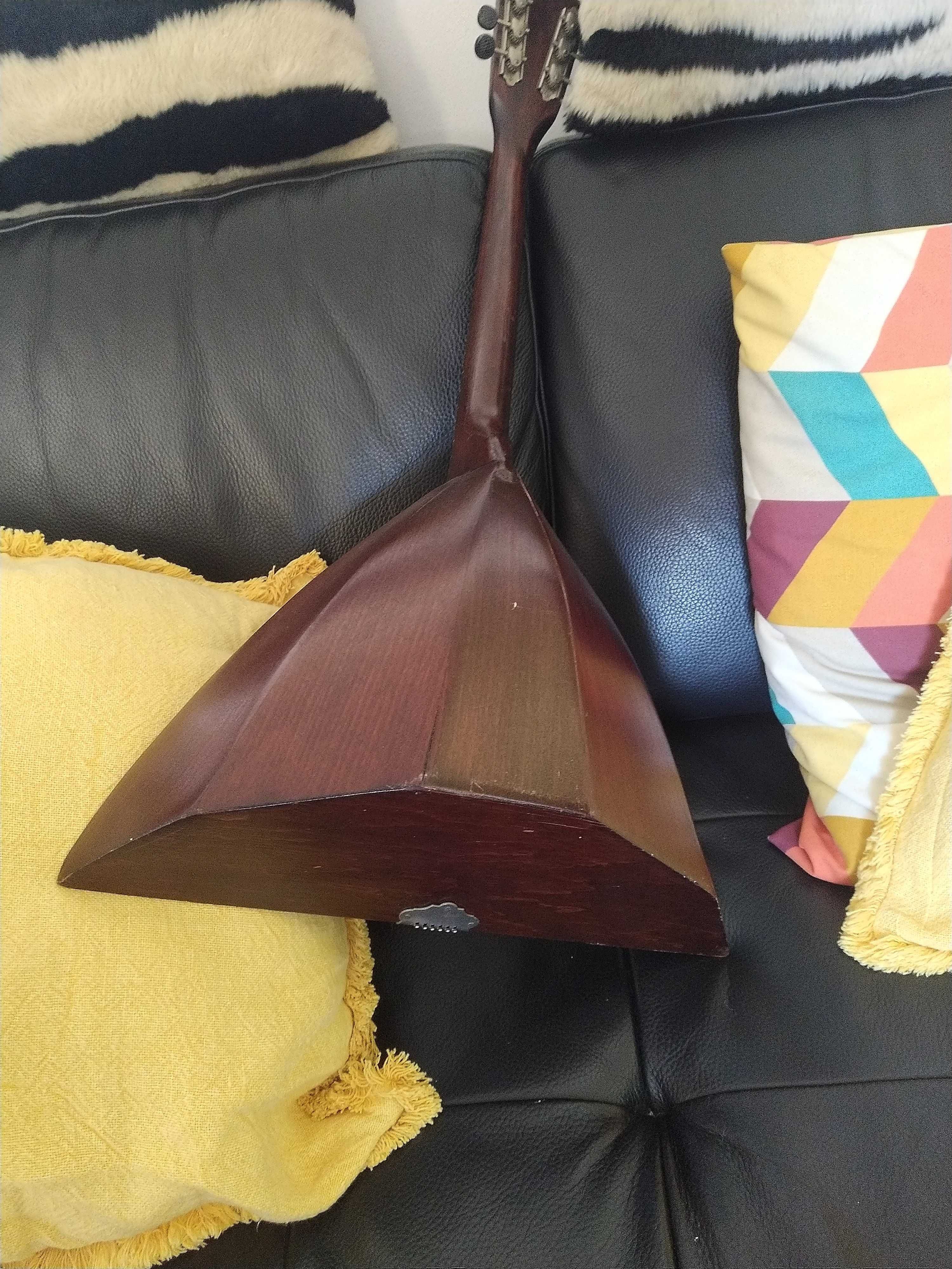 Antigo e raro bandolim, balalaica, vintage. Produção artesanal