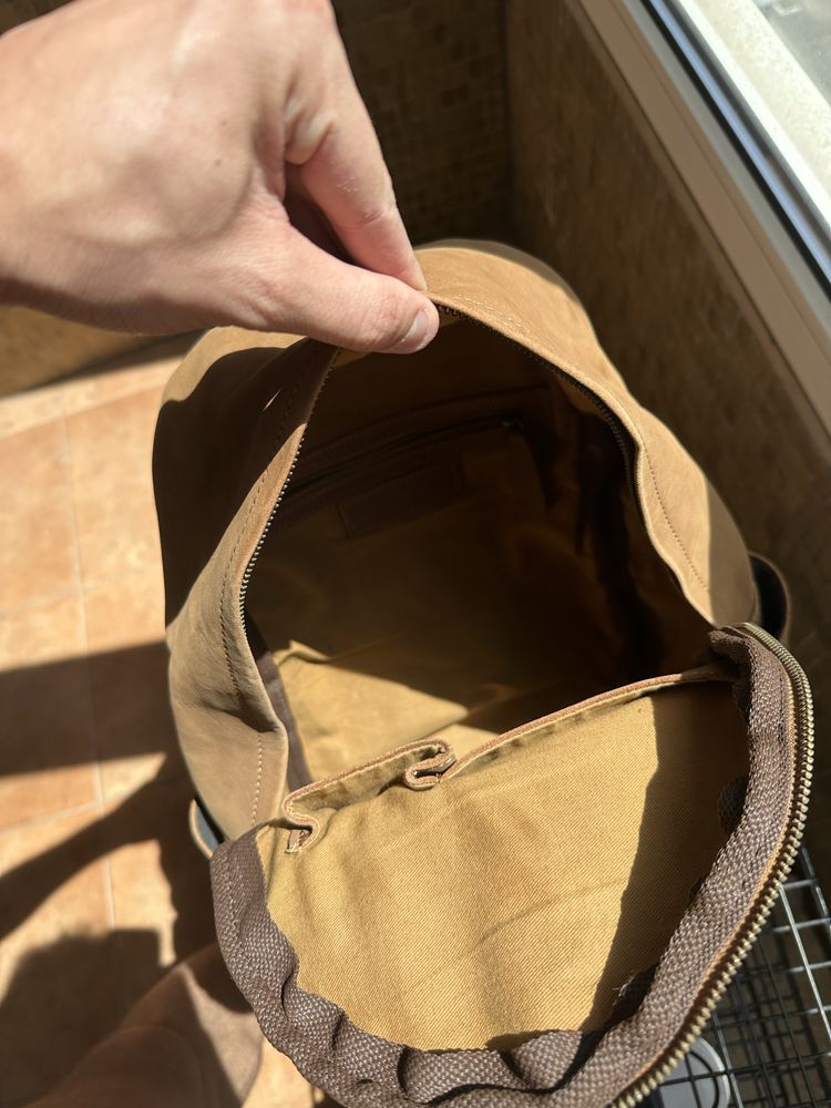 Mochila de couro verdadeiro