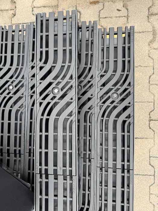 Odwodnienie liniowe kanał z kratą żeliwną 12,5 t odpływ wody