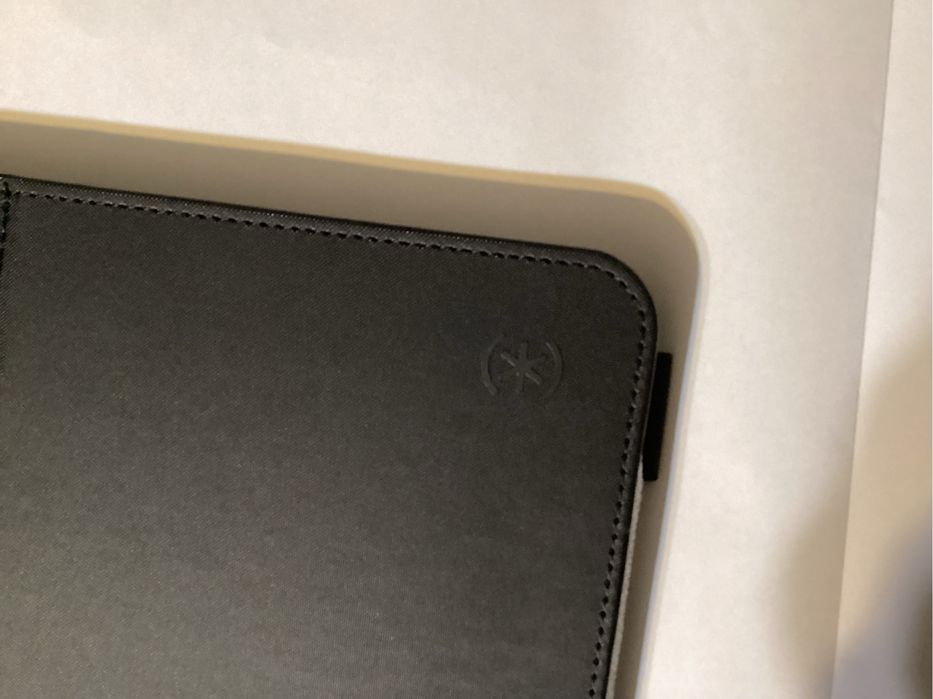 Etui Ipad 11’ Ipad Pro 11’ Speck nowe opis na zdjeciach.