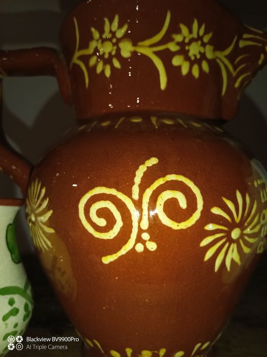 Caneca antiga para vinho, água sumo, até vazia