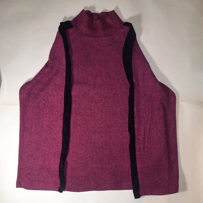 бордовий жіночий светрик