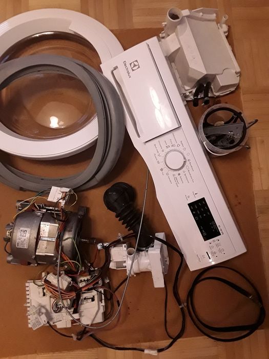 Części do pralki Electrolux EWS11252NDU
Pralka używana 4 lata 
Preferu