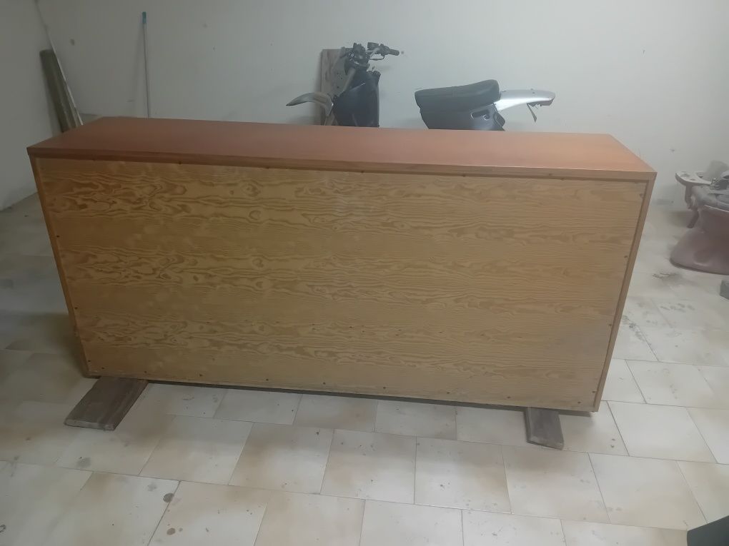 Movel Grande cama em muito bom estado geral