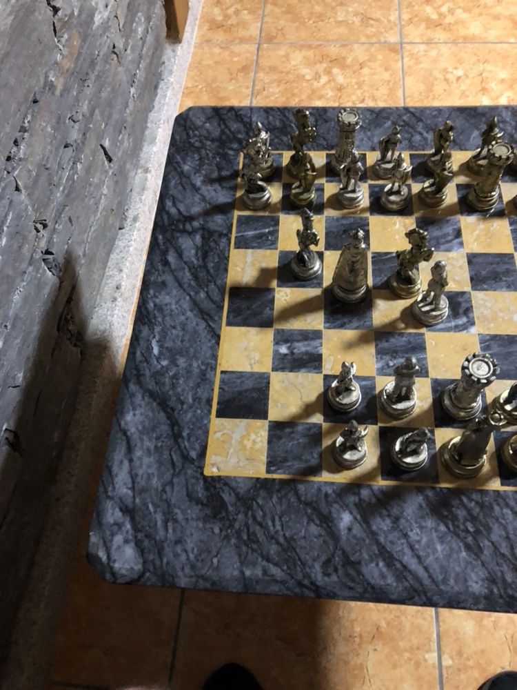 Peças completas do jogo de xadrez em Zamak