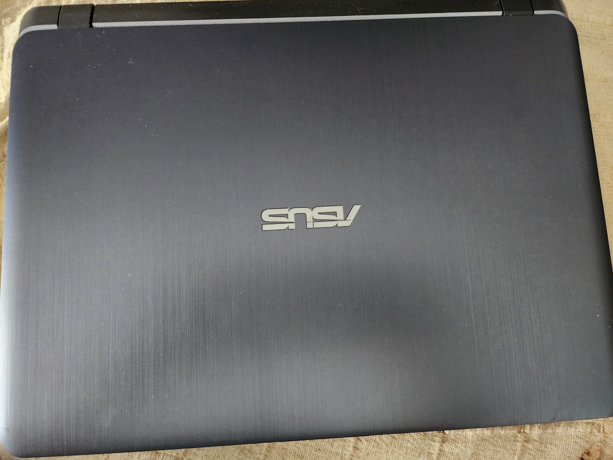 Portátil ASUS i3