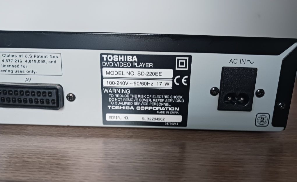 TOSHIBA odtwarzacz  DVD i CD model SD-220E.