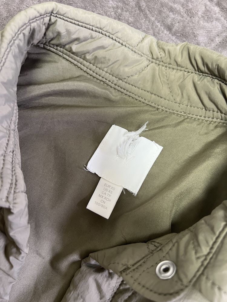 Легка стьобана куртка-сорочка H&M ,  розмір xs