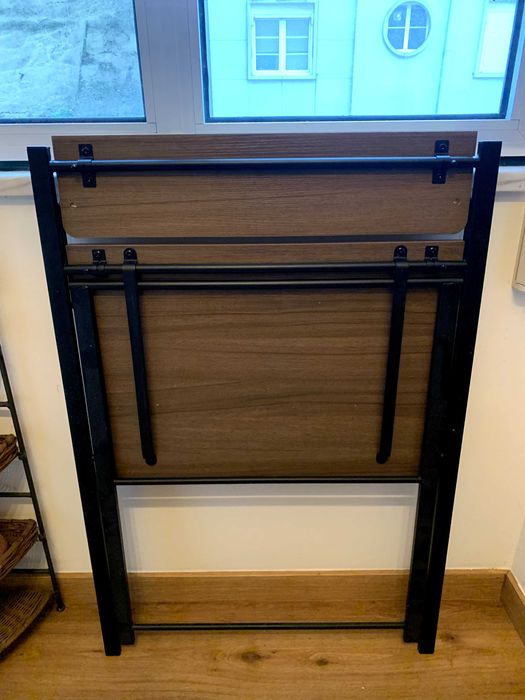 Secretária dobrável de fácil arrumação