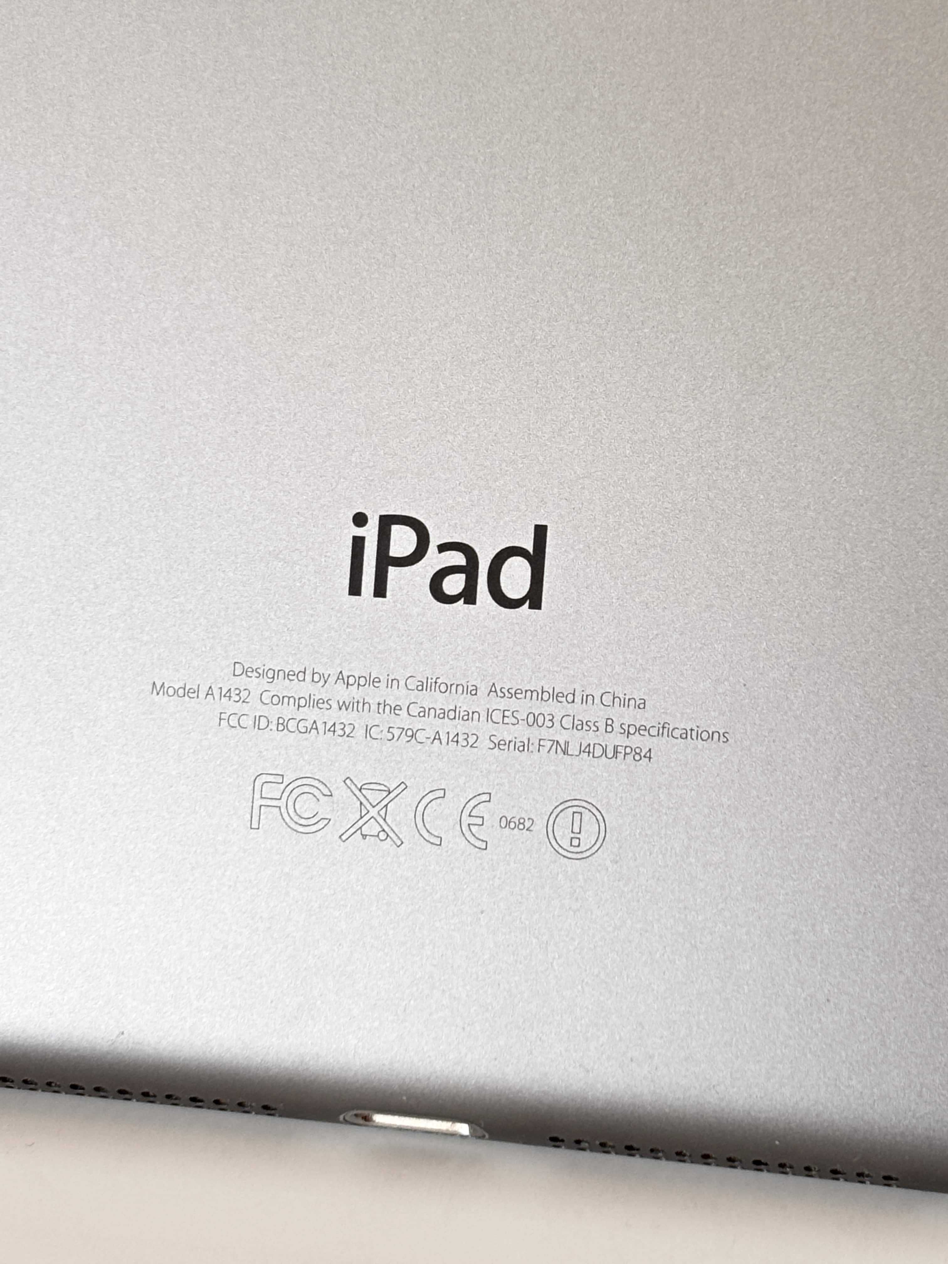 iPad mini 16GB Wi-Fi (A1432) space gray + Capa