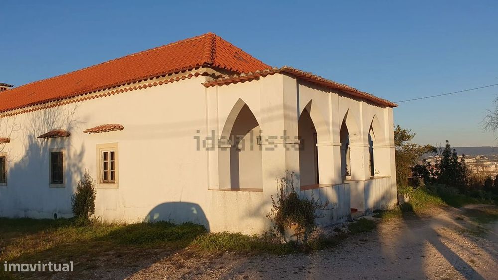 Casa Antiga para Recuperação em Tomar