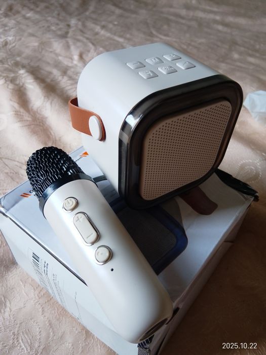 Блютуз-колонка с микрофоном