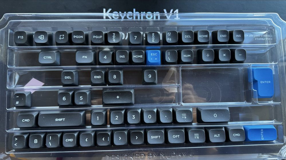 Keychron V1 Custom + Panthom red switches + Wooden Pad + 3 keySets