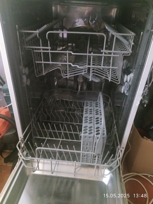 Встраиваемая посудомоечная машинка