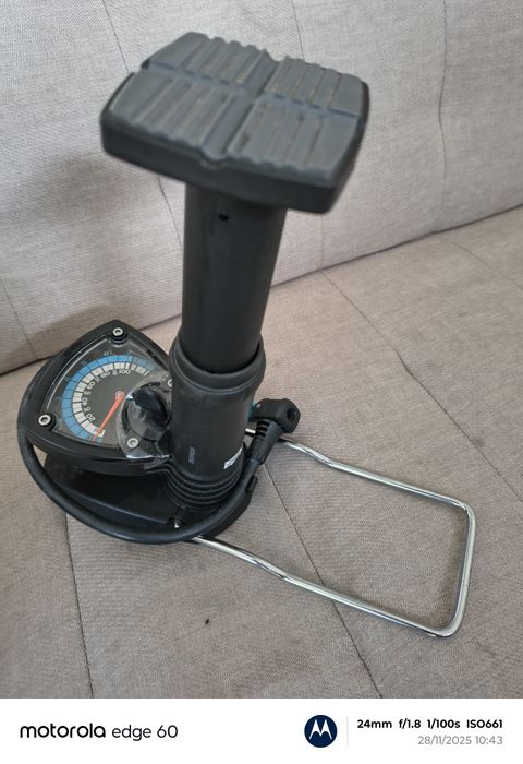 Bomba de pé para bicicleta + Capacete ciclismo