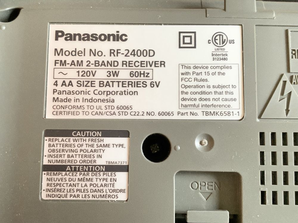 Радіоприймач Panasonic RF 2400D AM FM на батарейках АА