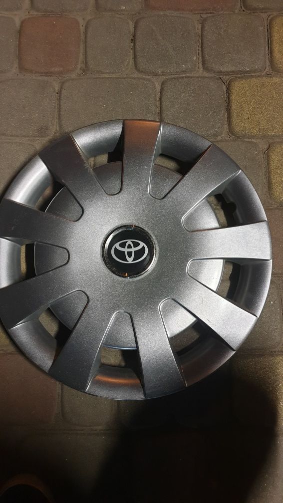 Продам колпак R16 Toyota