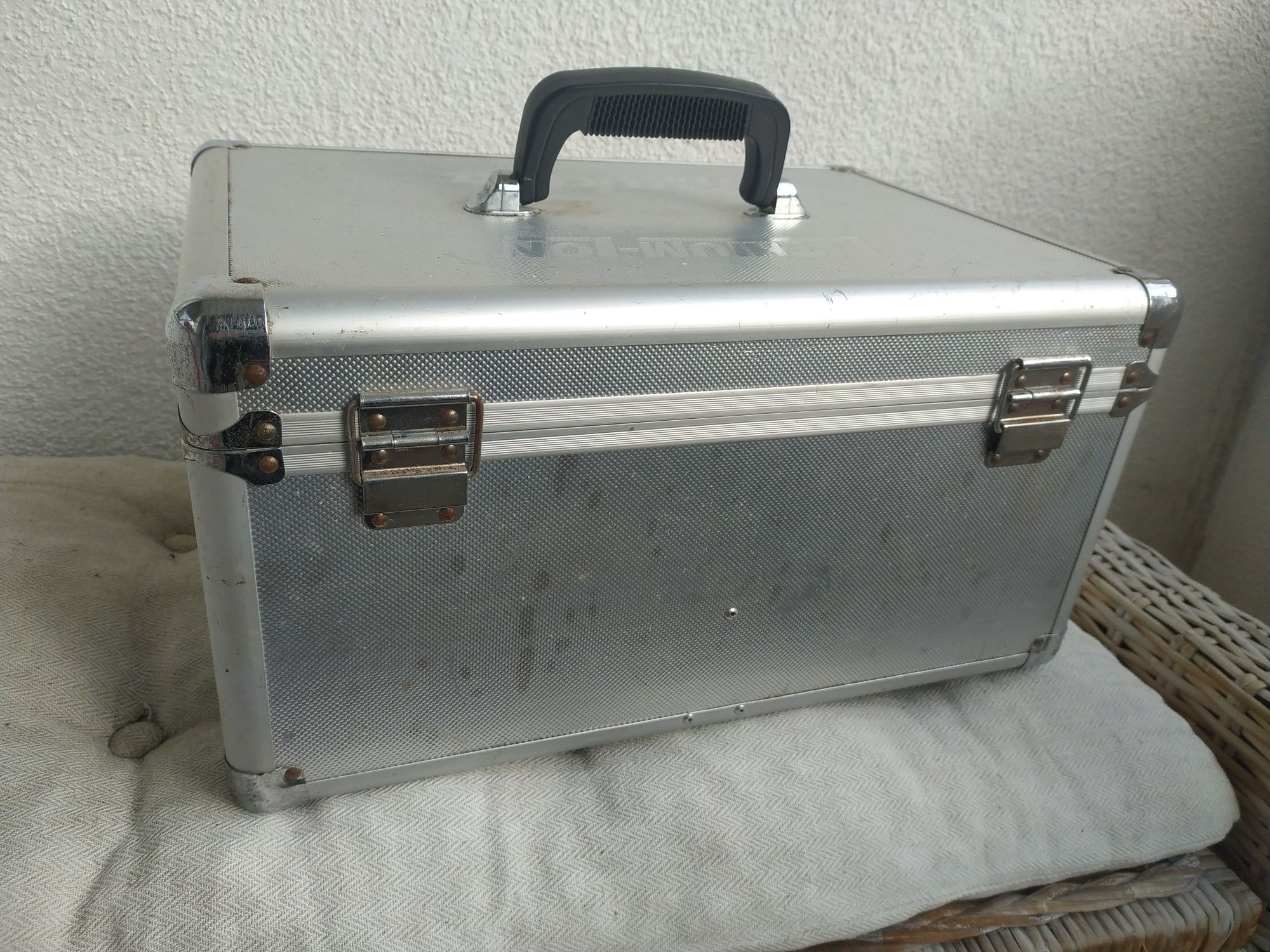 Makita skrzynia/ walizka/ skrzynka aluminiowa na wiertła lithum