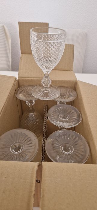 Conjunto de 6 copos de vinho Vista Alegre ( pf ler o anúncio todo)