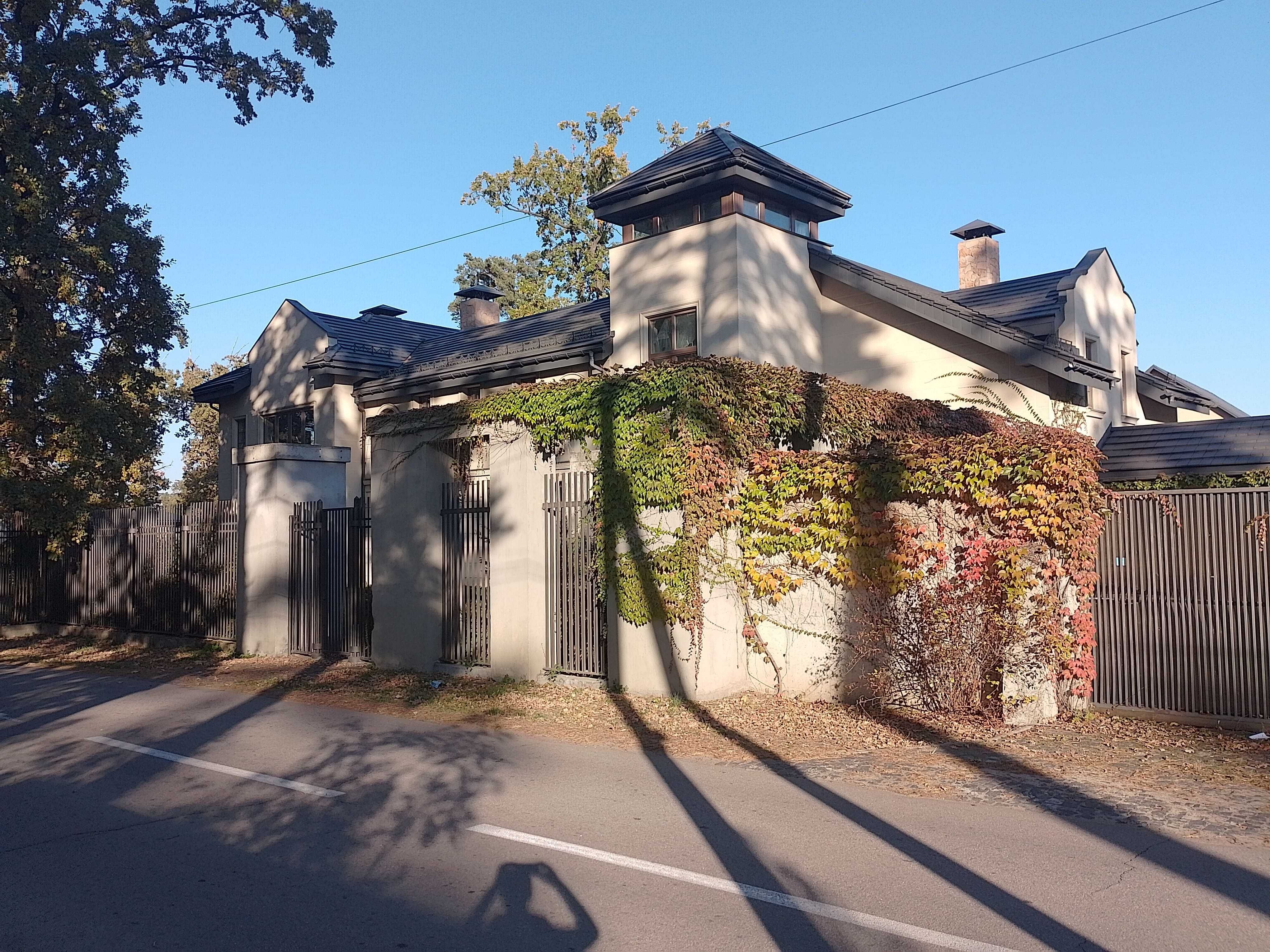 БЕЗ КОМІСІЇ! Будинок 600м2, ділянка 21 сотка. Лісова Буча.