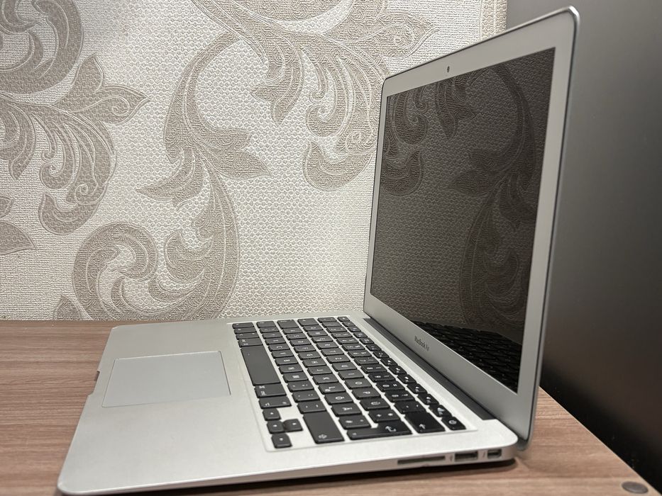 Apple MacBook Air 13 a1466 i5/8gb/128gb ноутбук