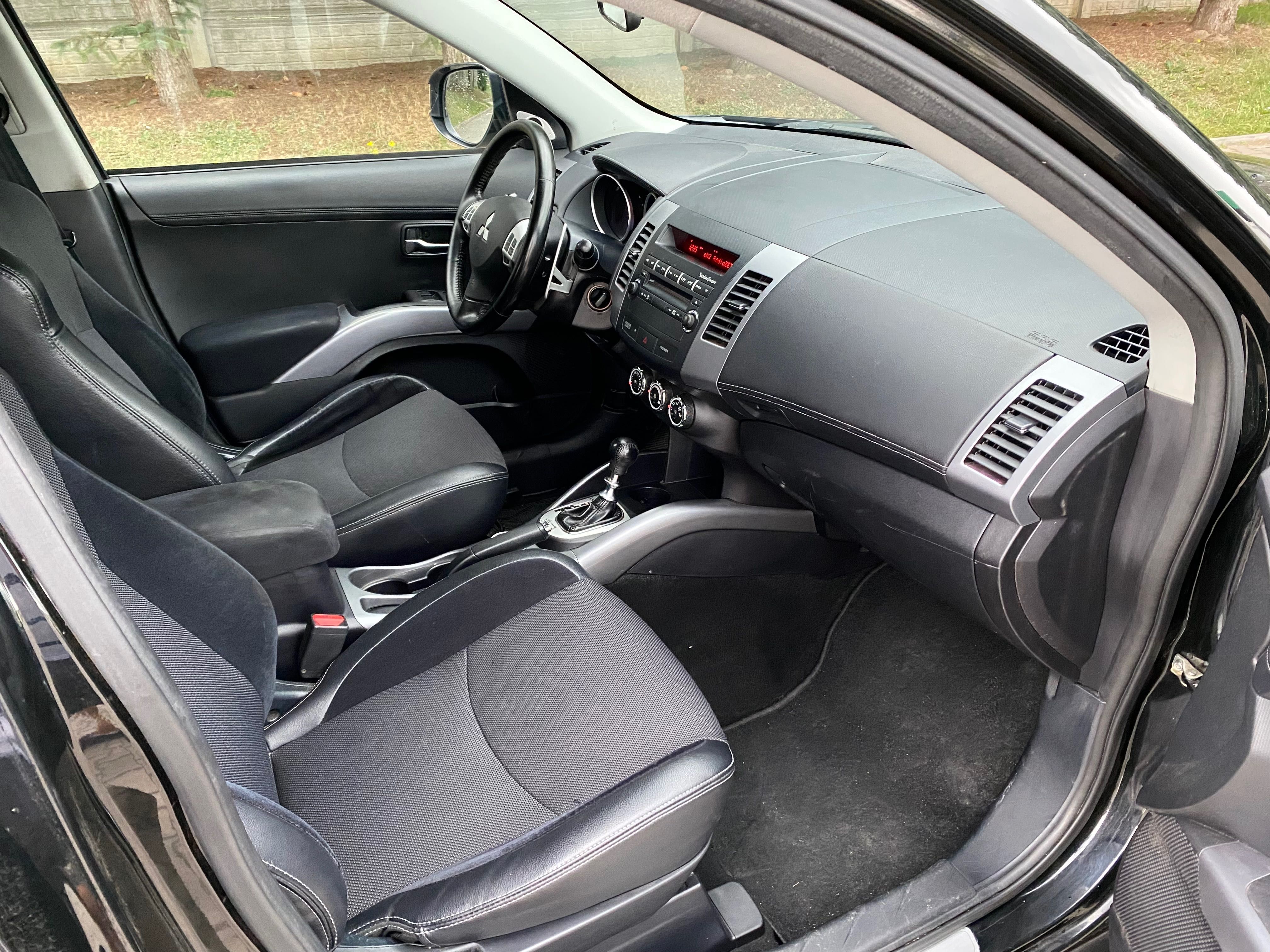Mitsubishi Outlander 4x4•AUTOMAT•7osob•nowe opony•Niemcy•zarejestrowan