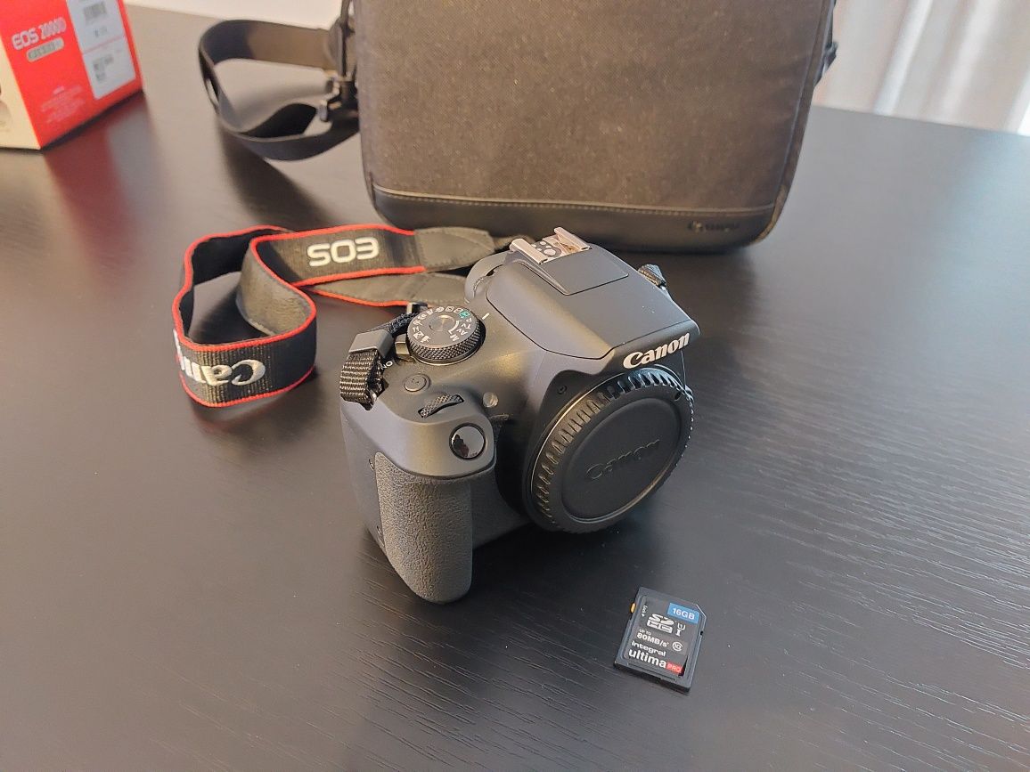 Kit Máquina Fotográfica Reflex CANON EOS 2000D