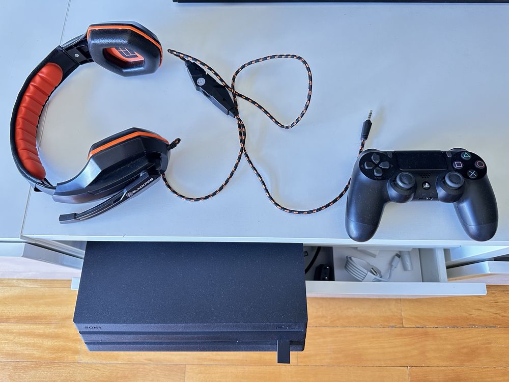 Ps4 pro 1TB usada como nova