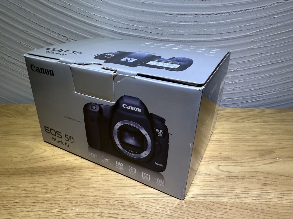 Цифровий фотоапарат Canon Eos 5D Mark 3