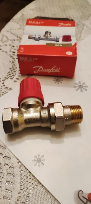 Zawór z głowicą click clack Danfoss . Trzy kpl.