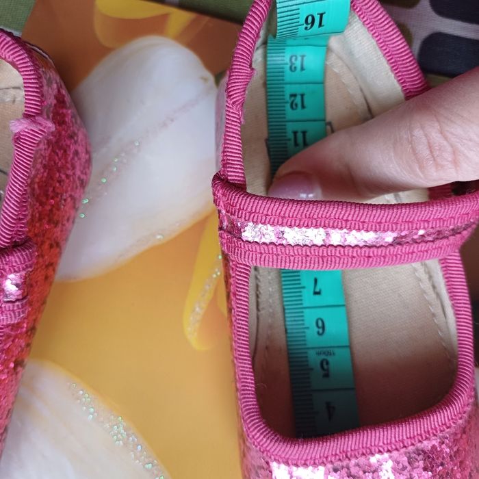 Туфельки для дівчинки