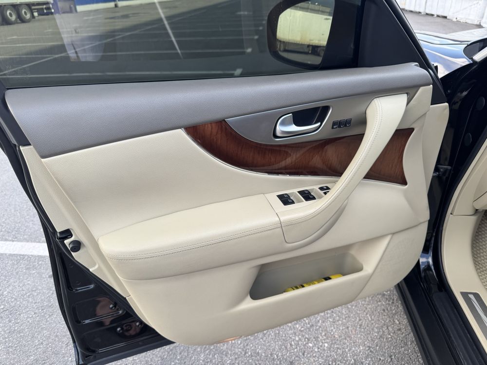 Infinity FX37 Restyling