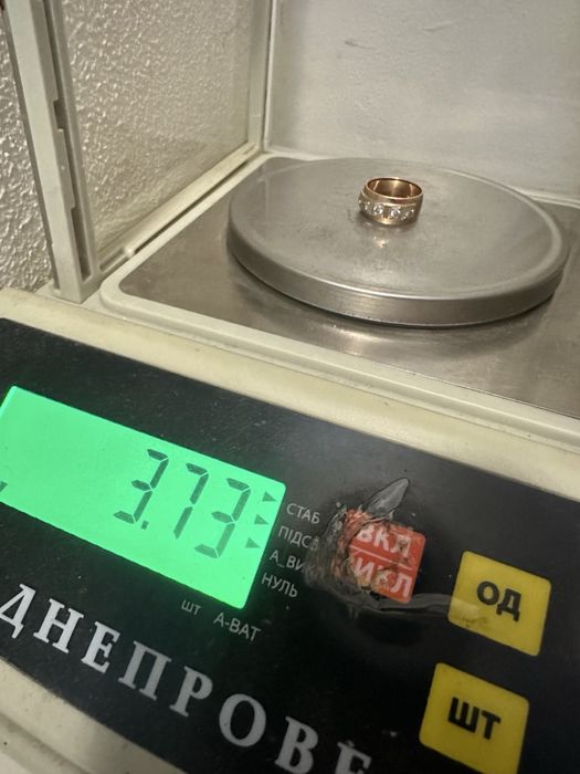 Кольцо золотое 585, р.15 вес 3,73 грамма каблучка
