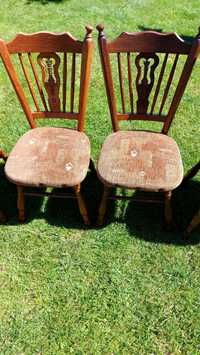 Stylowe krzesła drewniane
