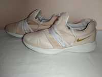 Sprzedam Buty Sportowe Damskie, rozmiar 38, marki Nike.