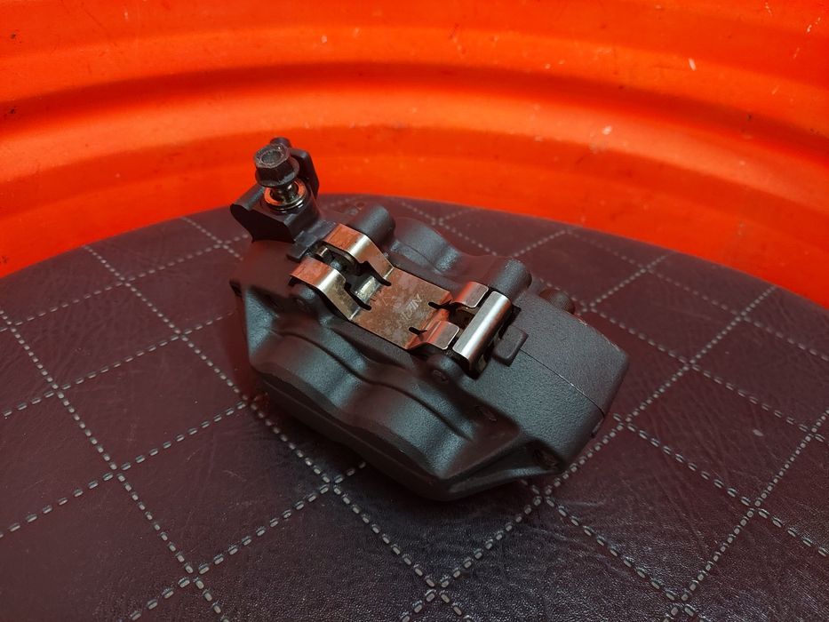 Zaciski Honda CBR 600 F4/F4i/Sport 929/954/900RR przód lewy prawy