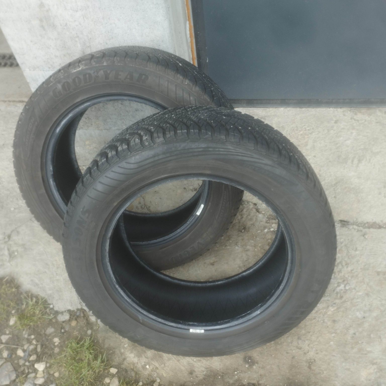 Opony wielosezonowe Goodyear 225 / 55 17 6.5 mm 2 sztuki