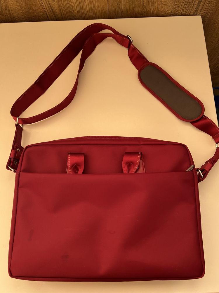 Продам сумку для ноутбука CONTINENT CC-045 RED 15.6