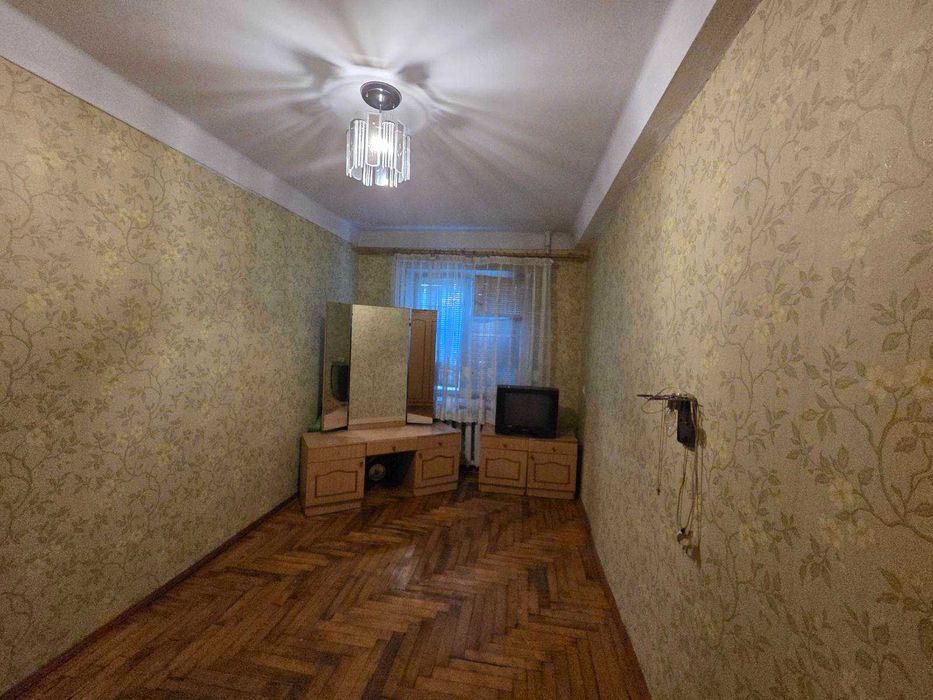 Продам двухкомнатную квартиру в центре