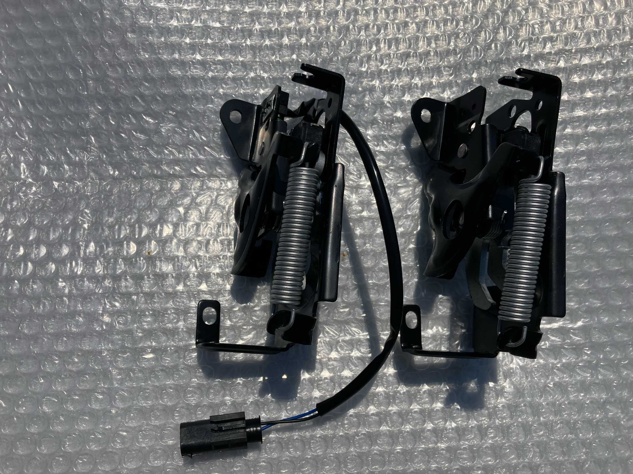 Замок капота LH/RH BMW X1 F48 2015-2019год.