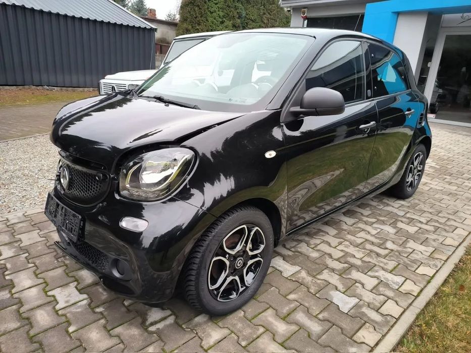 Smart Forfour pali i jeździ