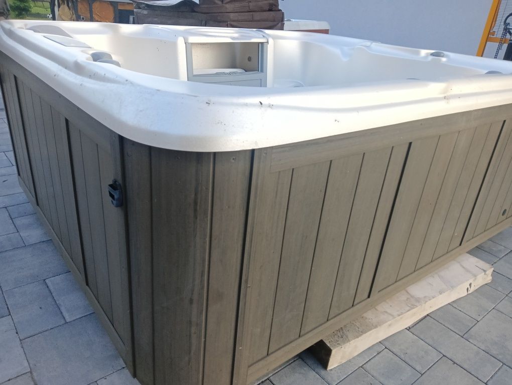 Jacuzzi ogrodowe Sundance Spas model MARIN
